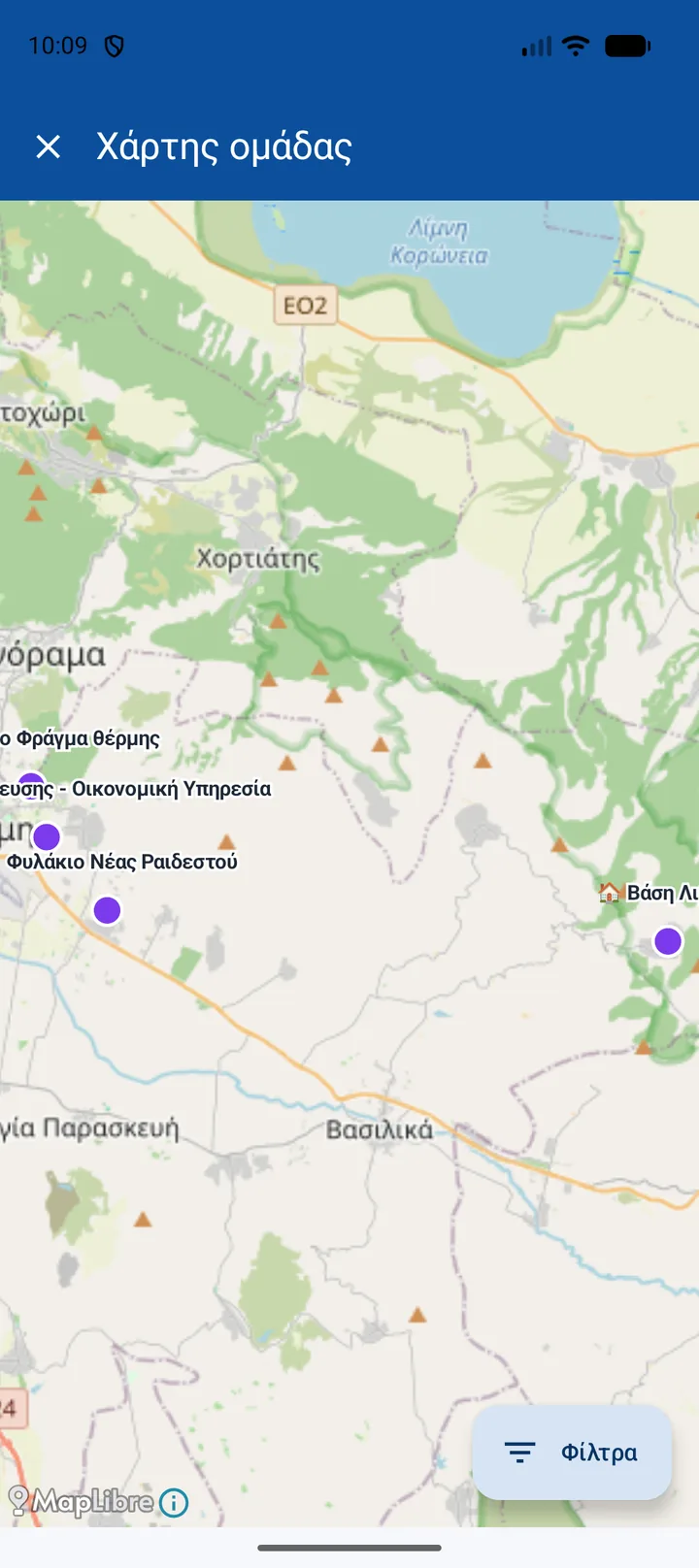 Ο χάρτης ομάδας με οχήματα και σταθμούς στην εφαρμογή κινητού.